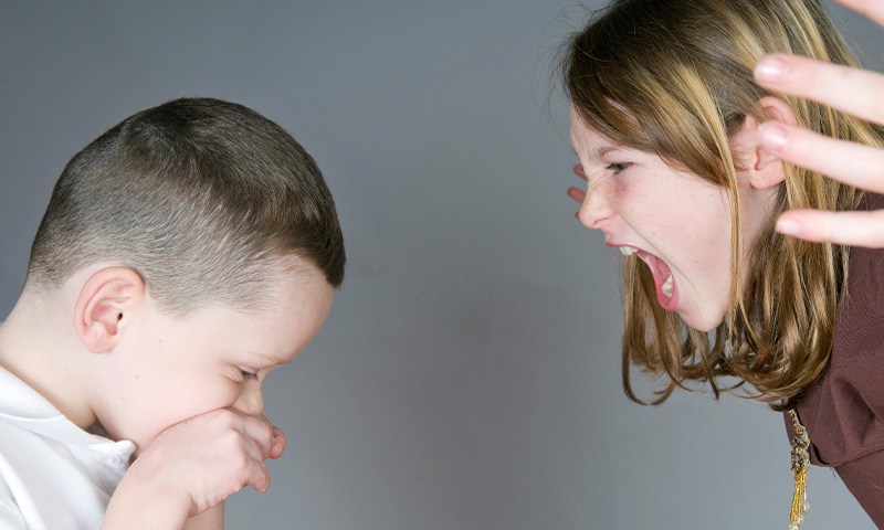 أضرار الصراخ في وجه الاطفال